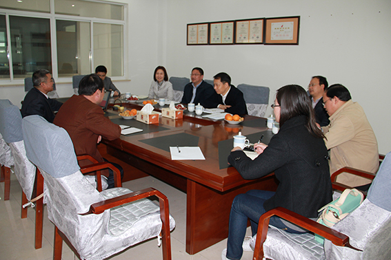 金山區區委書記李躍旗，亭林鎮書記陳莽，亭林鎮鎮長曹捷視察公司